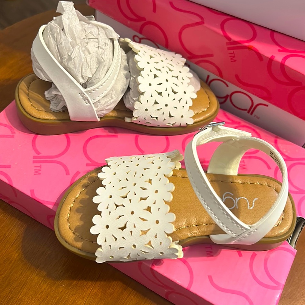 Sugar IBBY T White-W toddler shoe.